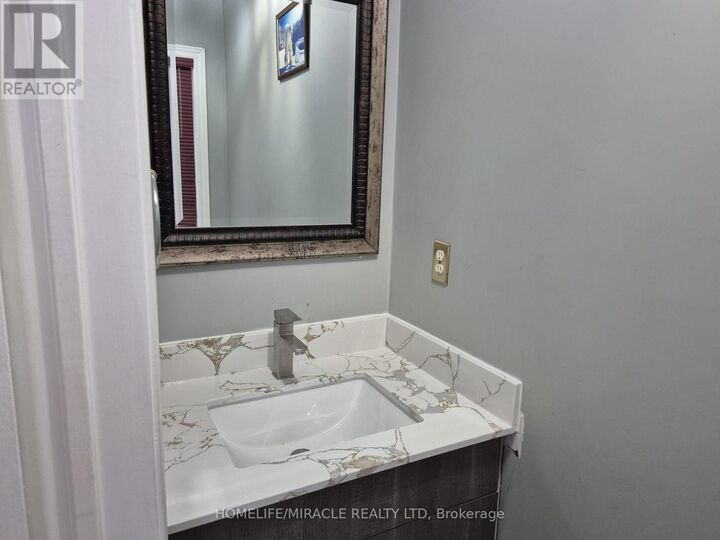 Property Photo:  124 Lindenshire Avenue Upper  ON L6A 2N5 