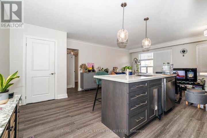 Property Photo:  2637 Keele Street East 9  ON M6L 2P2 
