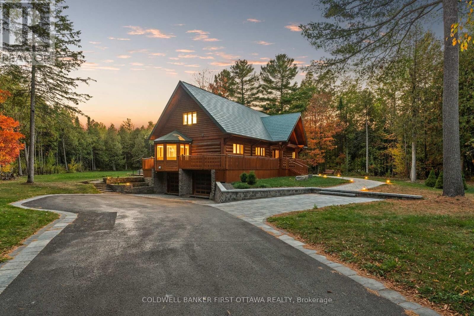 Property Photo:  9 Lucas Lane  ON K2S 1S5 