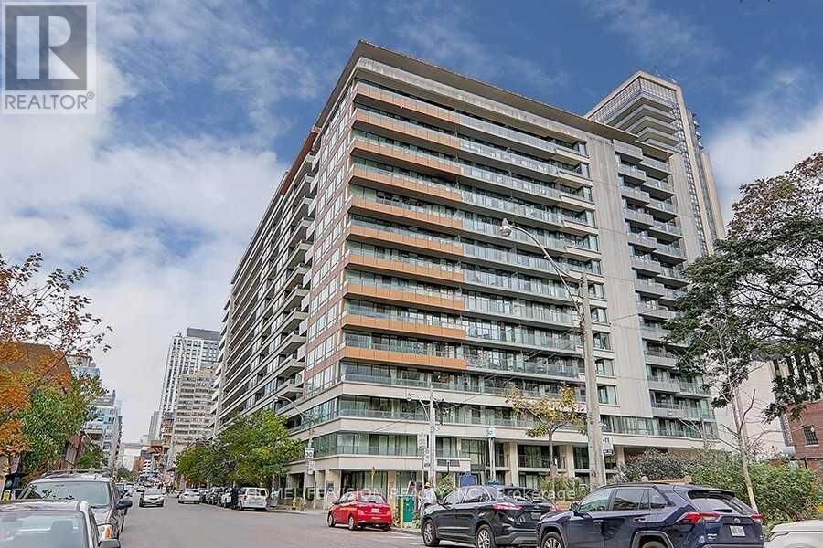 Property Photo:  111 Elizabeth Street  ON M5G 1P7 