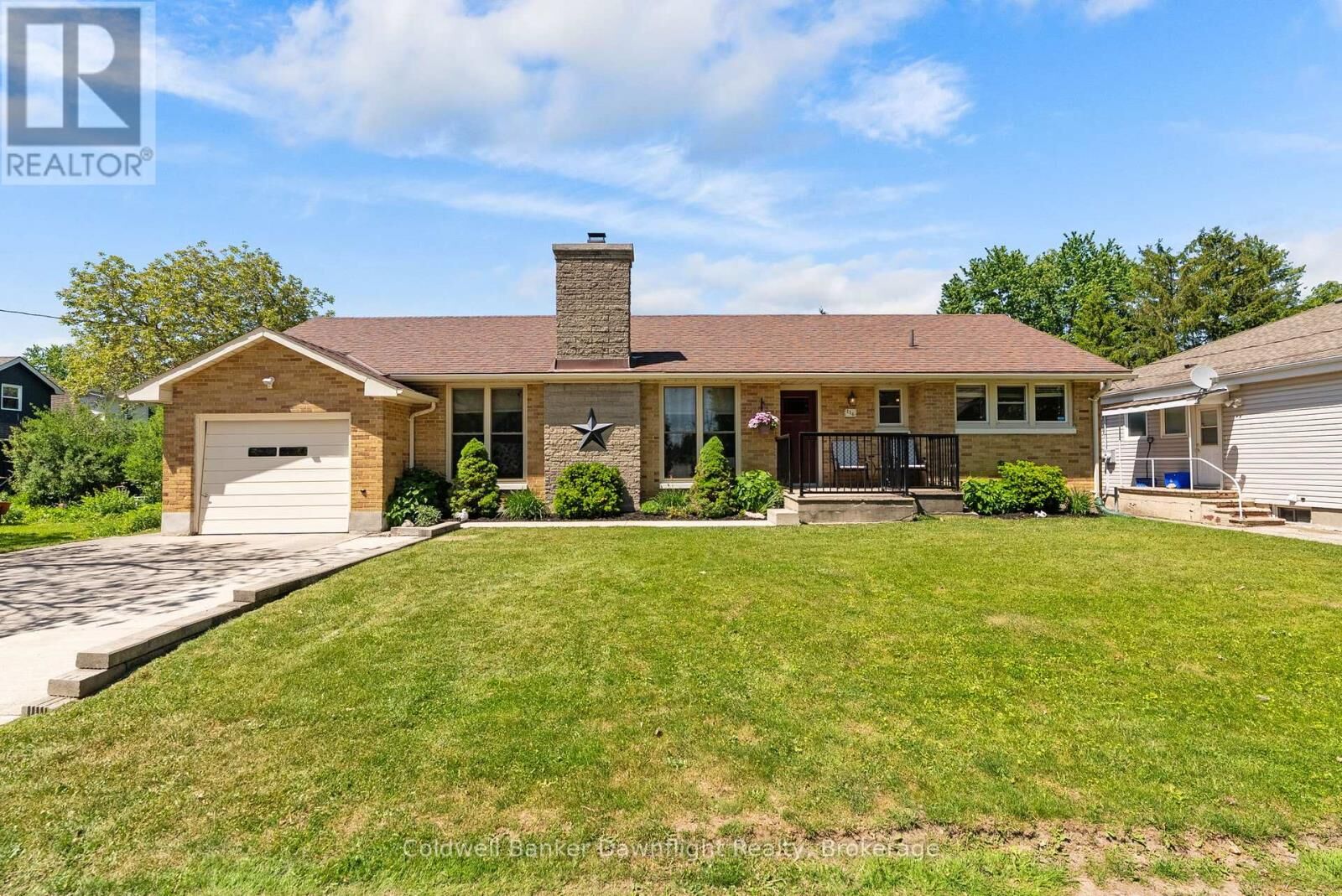 Property Photo:  116 Sanders Street East  ON N0M 1S1 