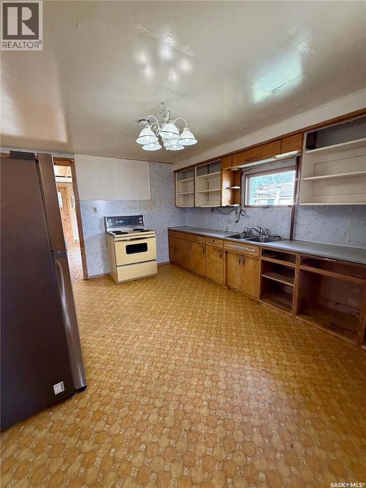 Property Photo:  112 1st Avenue N  SK S0L 0C0 
