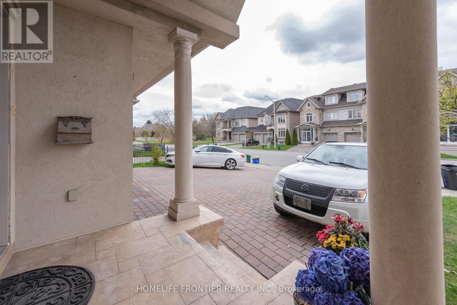 Property Photo: 79 Elm Avenue ON L4C 6K8