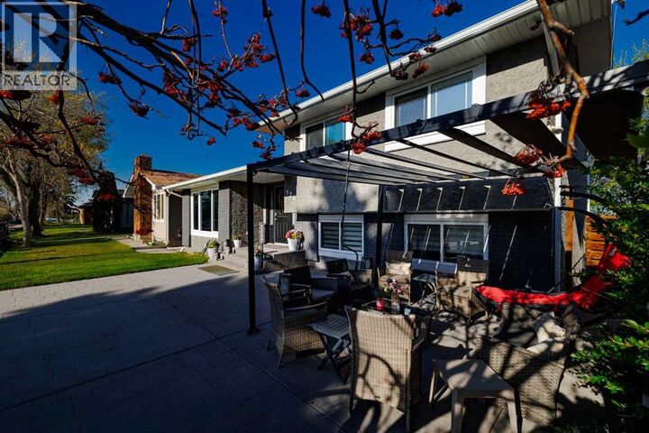 Property Photo:  124 Whiteside Crescent Northeast  AB T1Y 2A7 