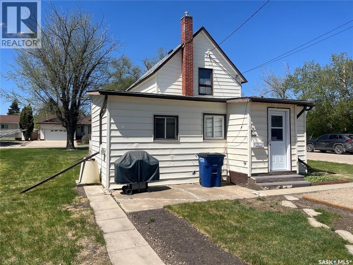 Property Photo:  98 3rd Street NE  SK S0A 4J0 