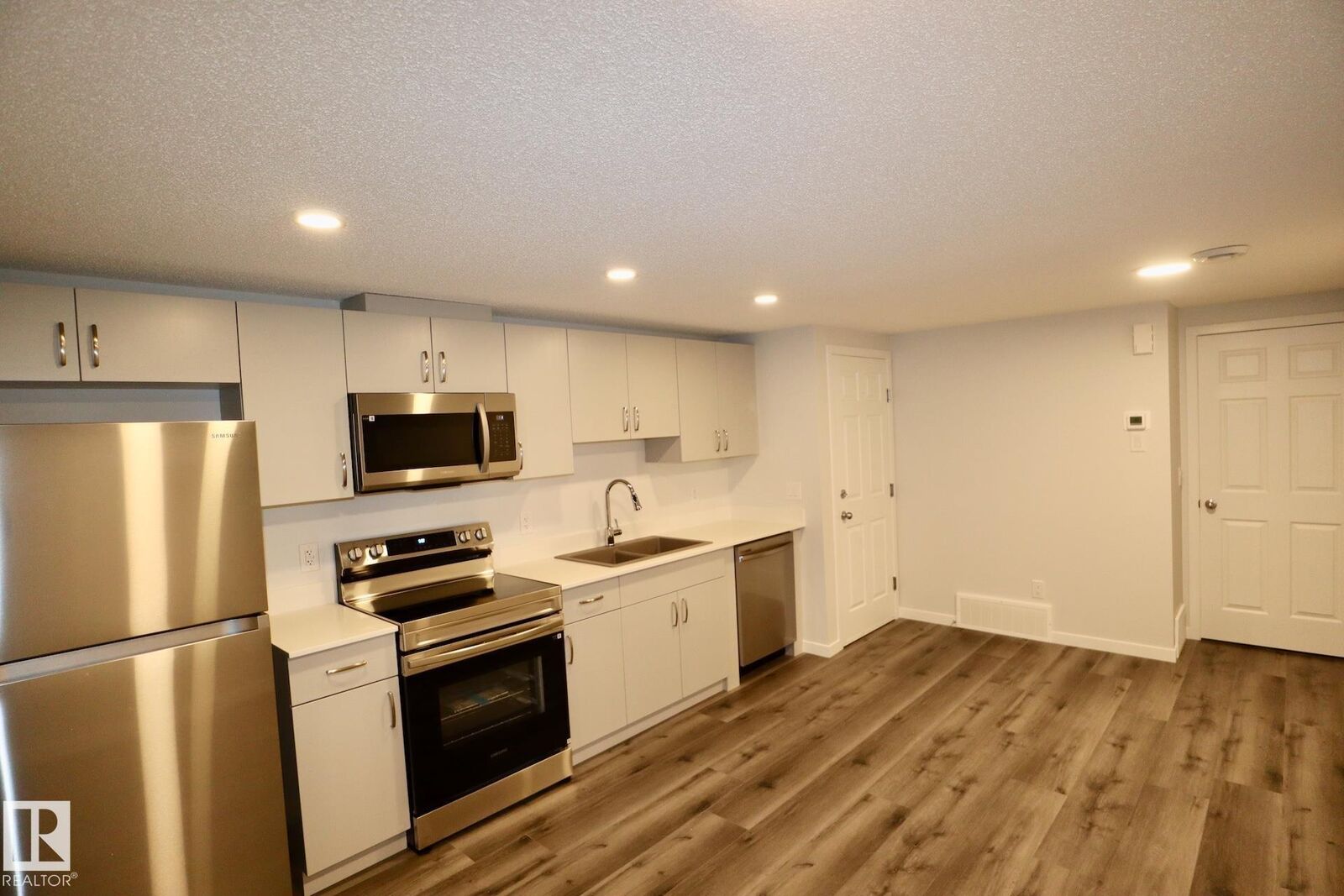 Property Photo:  63 Sereno Lane Bsmt  AB T8L 0Z9 