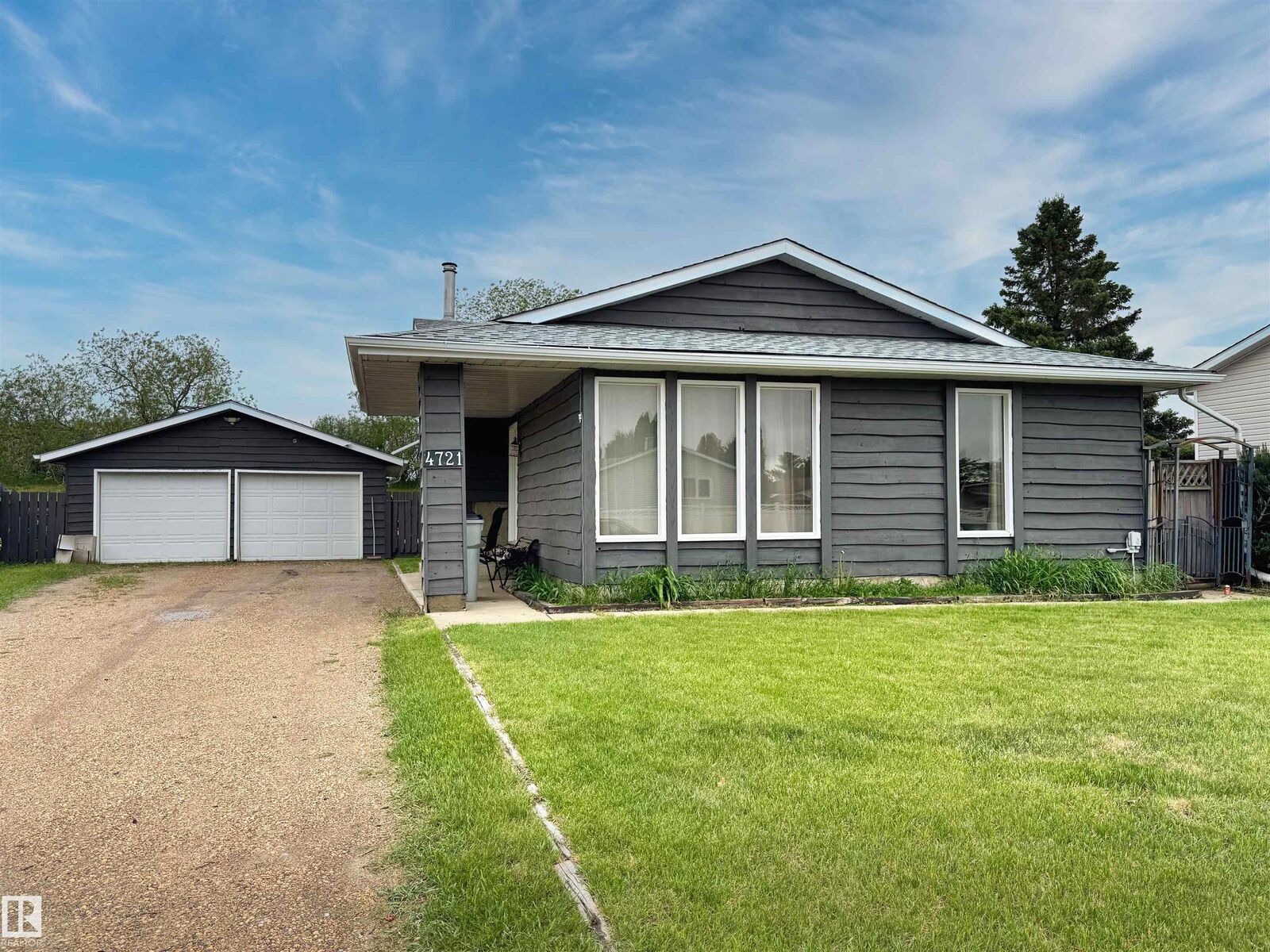 Property Photo:  4721 45 Street  AB T0A 1N0 