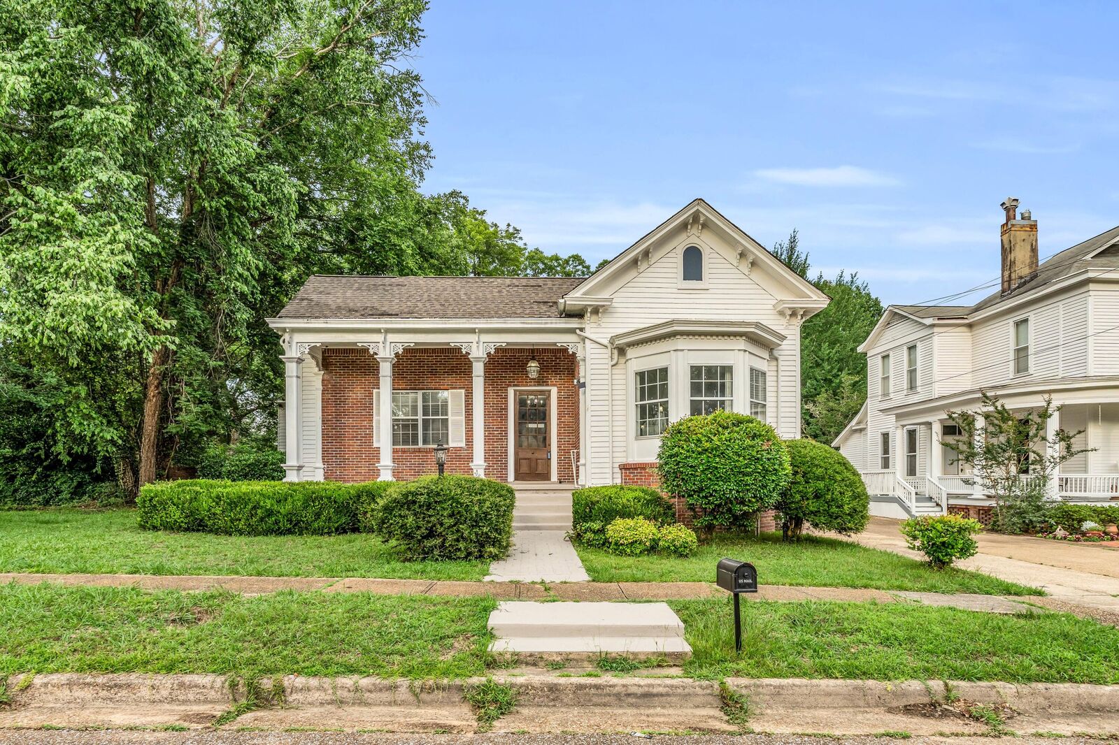 Property Photo:  411 7th Street S  MS 39701 