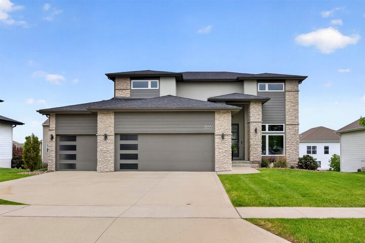 Property Photo:  855 Sandstone Point  IA 50263 