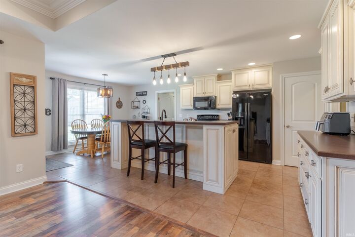 Property Photo:  4544 Elm Drive  IN 47630-2771 