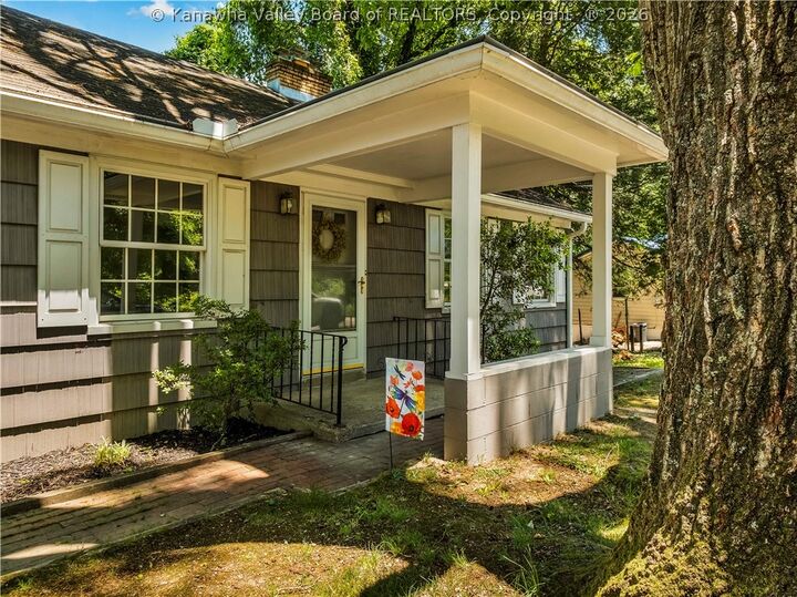 Property Photo: 1413 Longridge Road WV 25314
