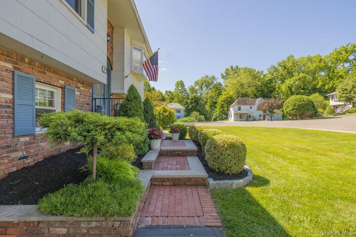 Property Photo:  6 Lighthouse Court  NY 10986 