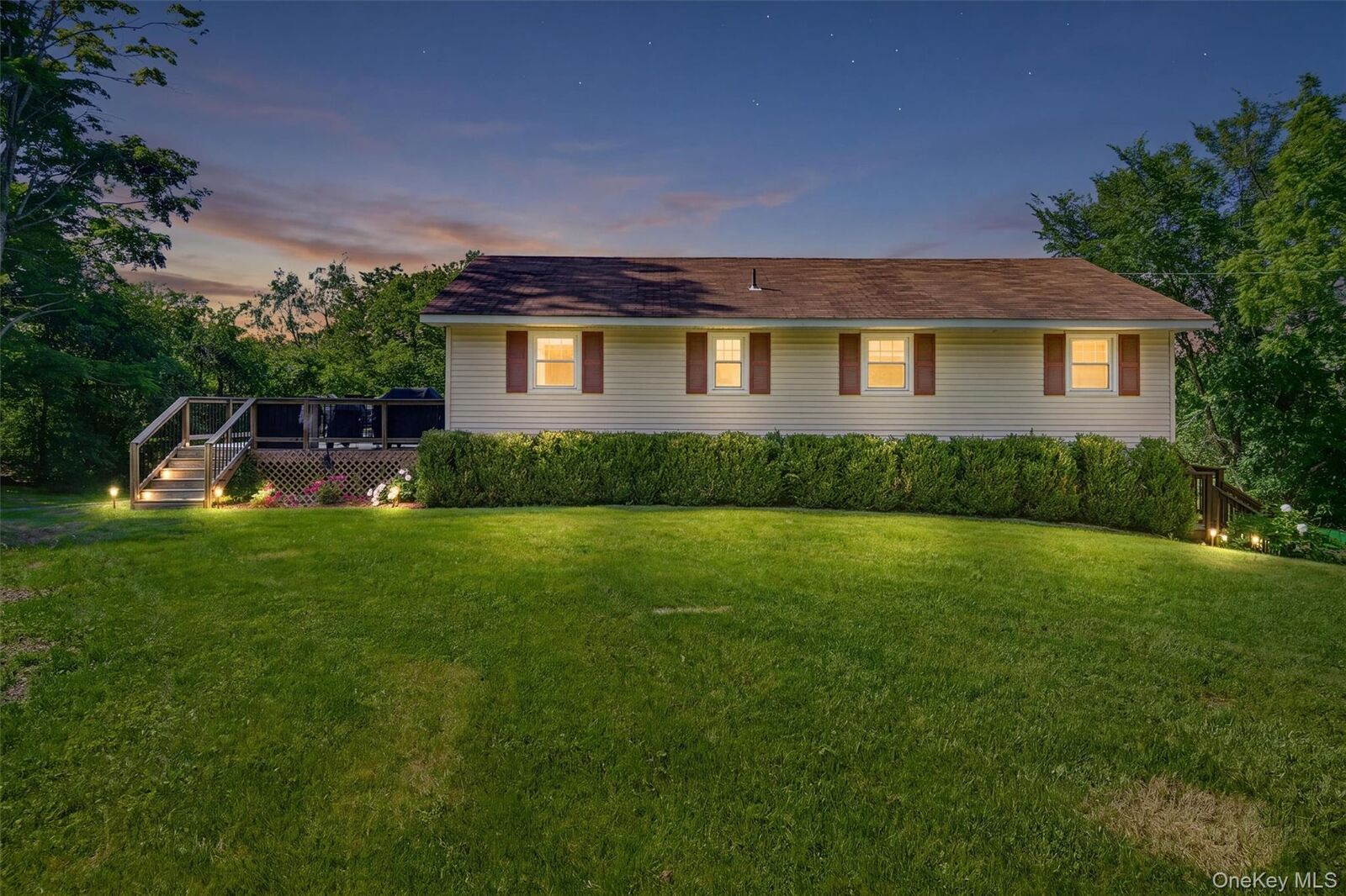 Property Photo:  19 Ivy Cliff Road  NY 10916 