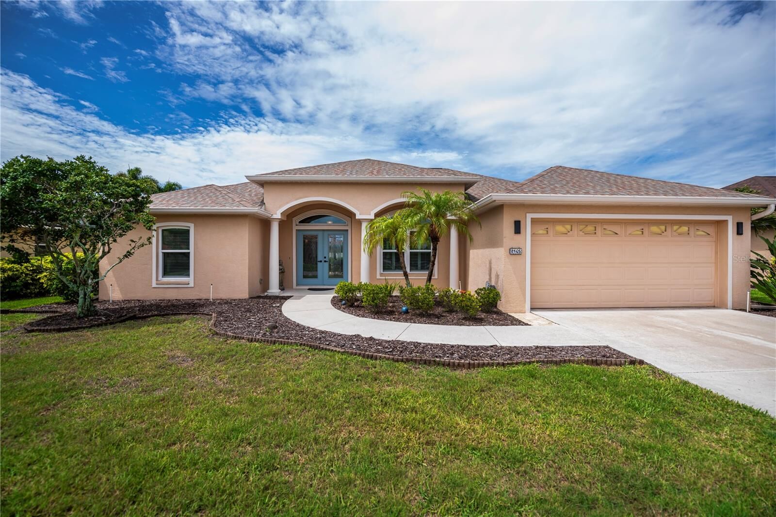 Property Photo:  2145 Date Palm Way  FL 34292 