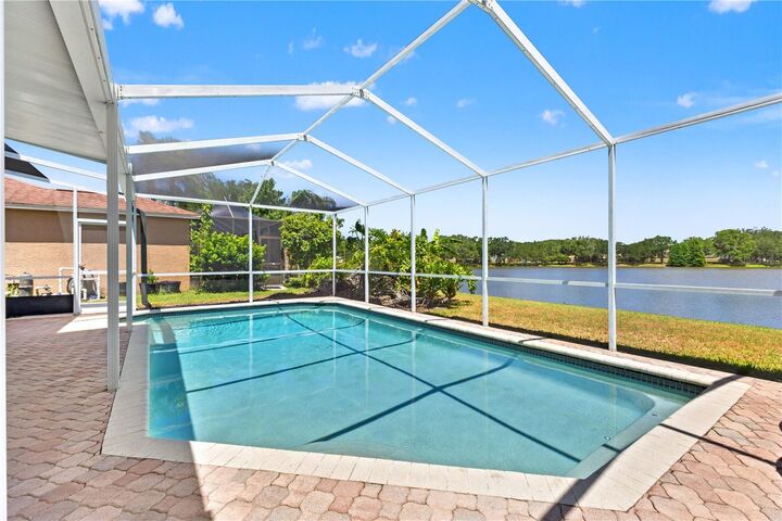 Property Photo:  11503 Whispering Hollow Drive  FL 33635 