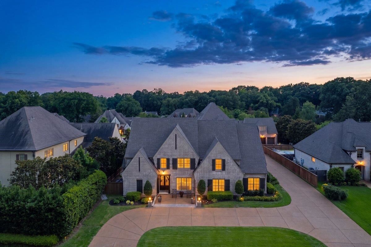 Property Photo:  8441 Poplar Pike  TN 38138 