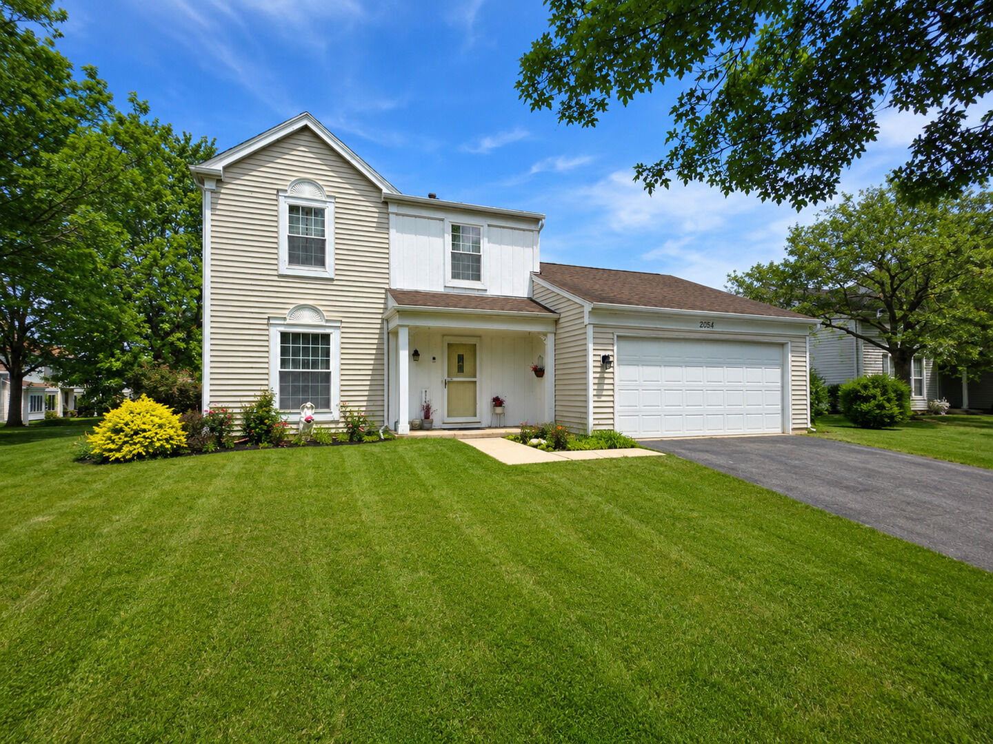 Property Photo:  2054 Mission Hills Drive  IL 60123 
