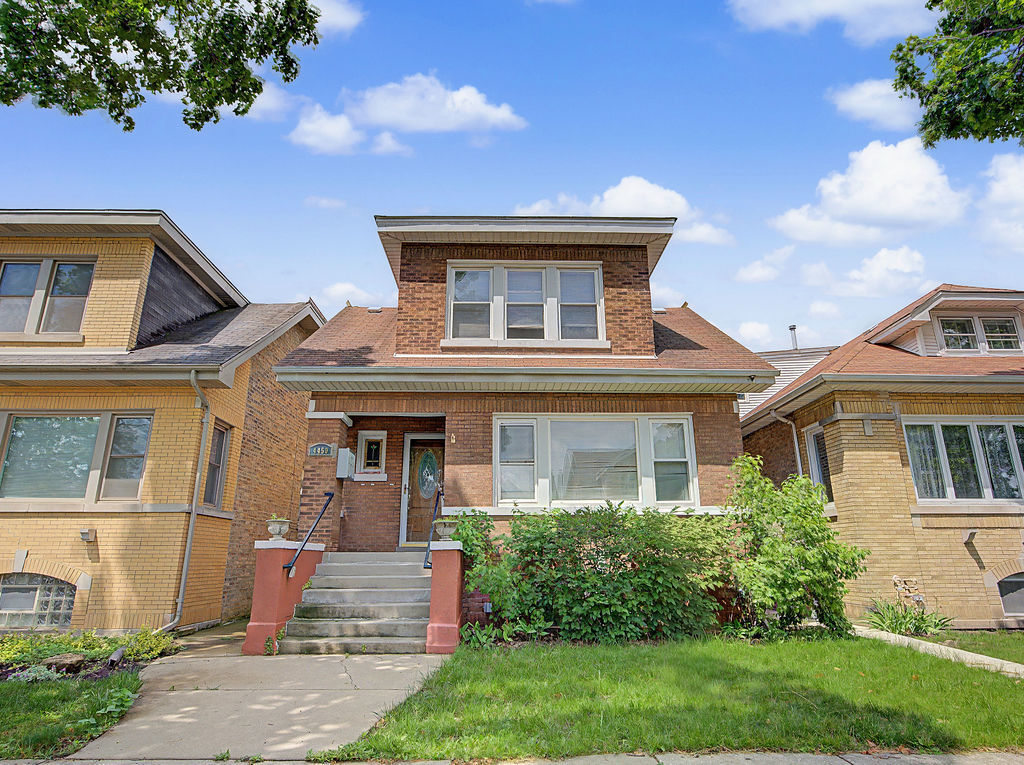 Property Photo:  4450 N Mango Avenue  IL 60630 