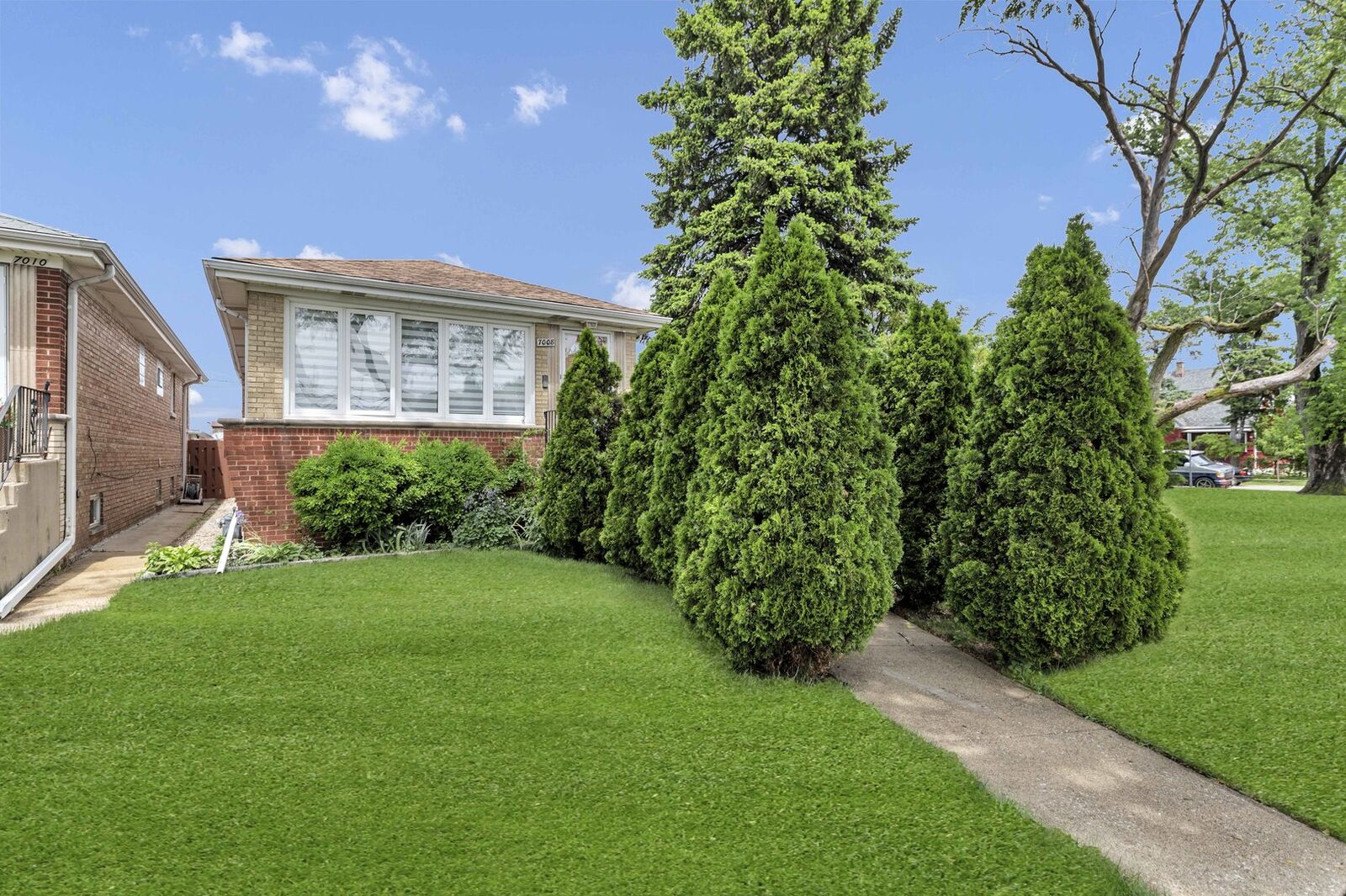 Property Photo: 7008 W Montrose Avenue IL 60706