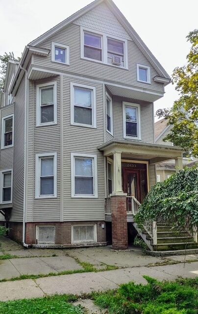 Property Photo:  2433 W Berteau Avenue  IL 60618 