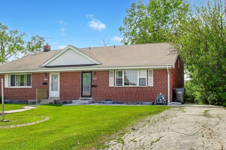 Property Photo:  9448 N Oak Avenue  IL 60016 