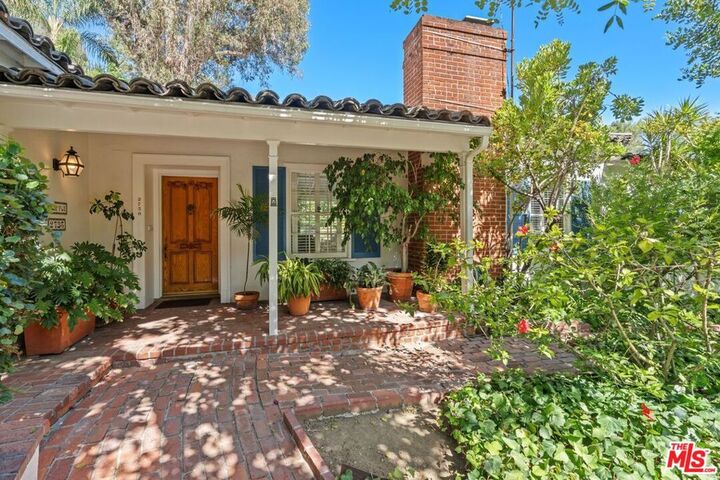 Property Photo:  2736 Outpost Drive  CA 90068 