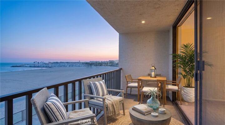 Property Photo:  1140 E Ocean  CA 90802 