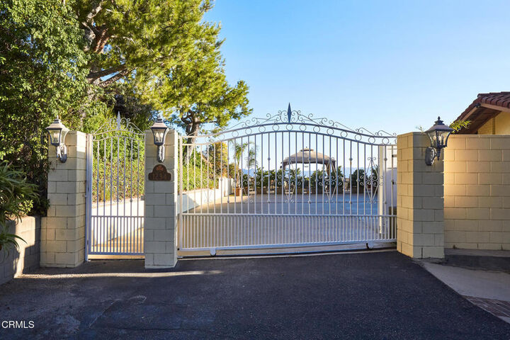 Property Photo: 1234 E Tujunga Avenue CA 91501