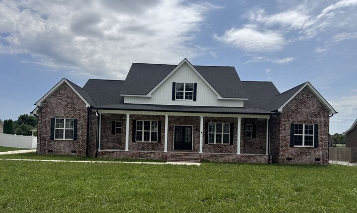 Property Photo: 106 Settlers Trce TN 37388
