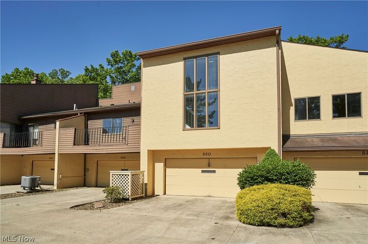 Property Photo:  880 Hampton Ridge Drive  OH 44313 