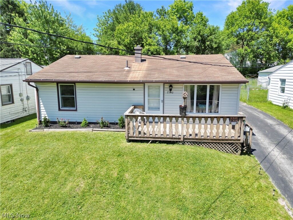 Property Photo:  2340 Cherry Hill Avenue  OH 44509 