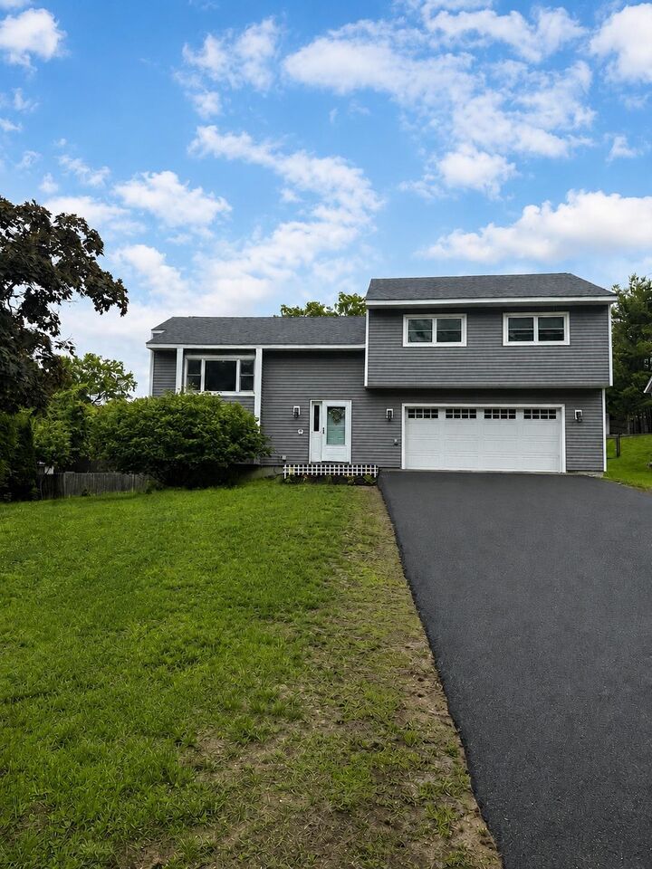 Property Photo: 16 Cimmarron Drive NH 03062