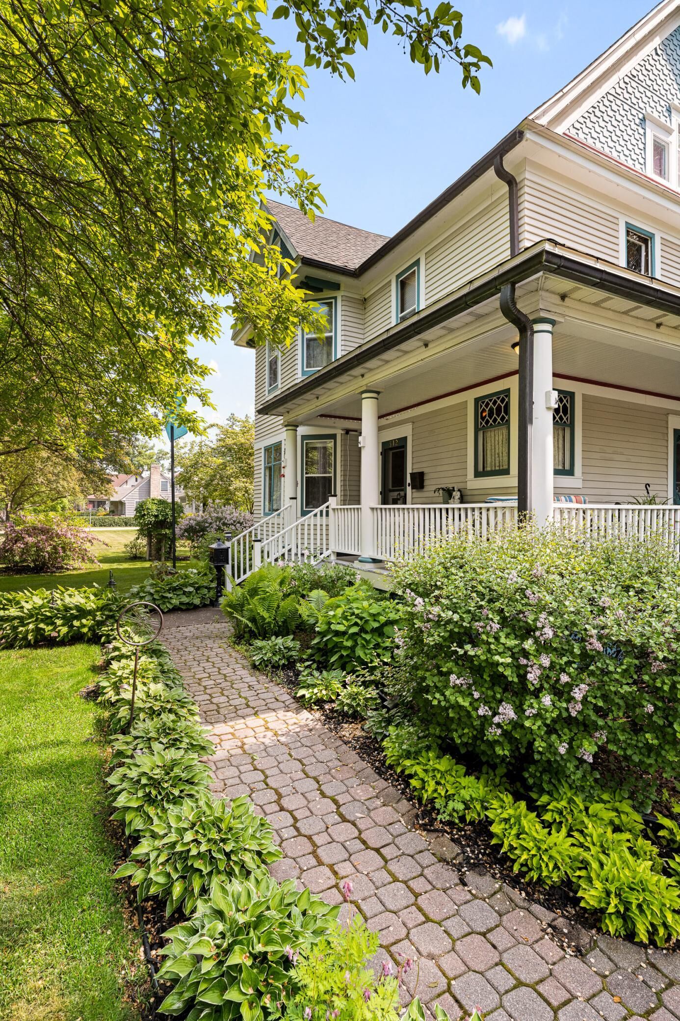 Property Photo:  312 7th Avenue S  MN 55371 