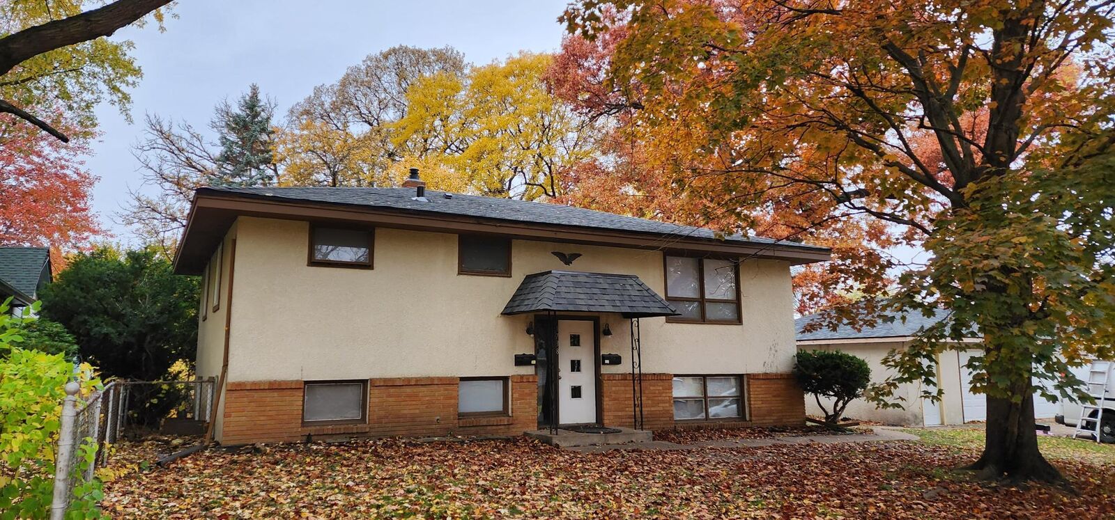 Property Photo: 1738 Hawthorne Avenue E #1 MN 55106