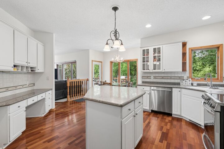 Property Photo:  1540 Viewcrest Lane  MN 55337 