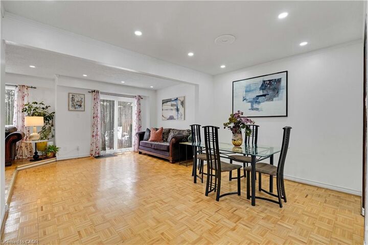 Property Photo:  1180 Mississauga Valley Boulevard 4  ON L5A 3M9 