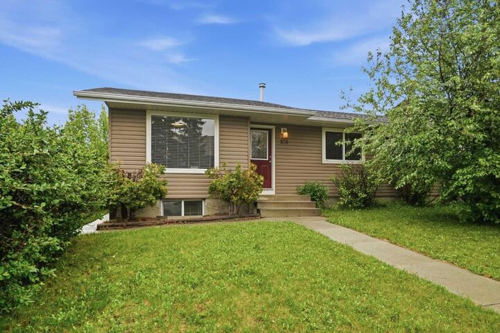 Property Photo: 101 Aspen Crescent AB T4B 1K6