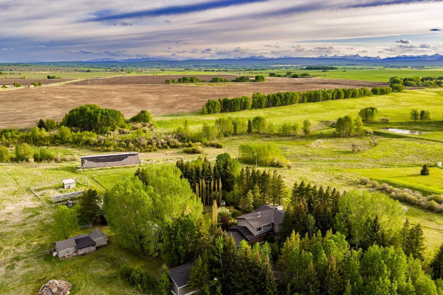 Photo de la propriété:  4 West Meadows Estates Road  AB T3Z 1M5 