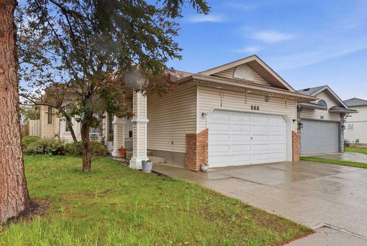 Property Photo:  866 Applewood Drive SE  AB T2A 7R6 