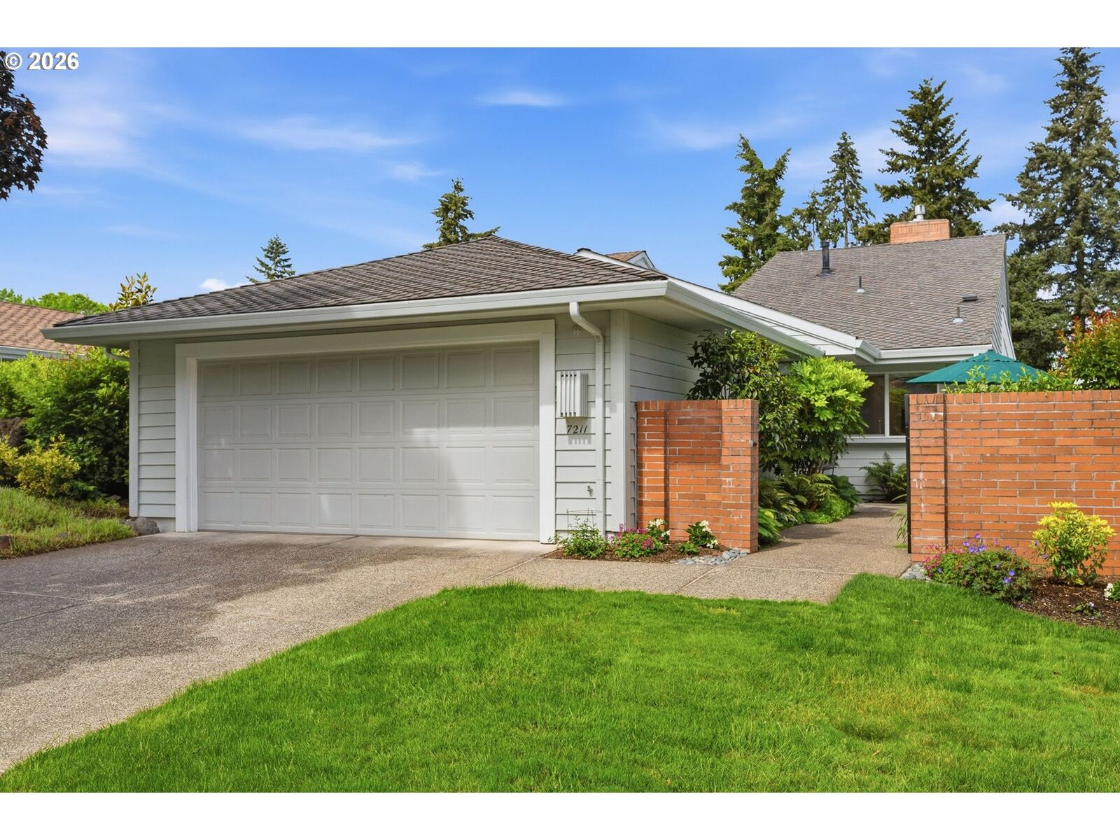 Property Photo:  7211 SW Lake Bluff Ct  OR 97070 