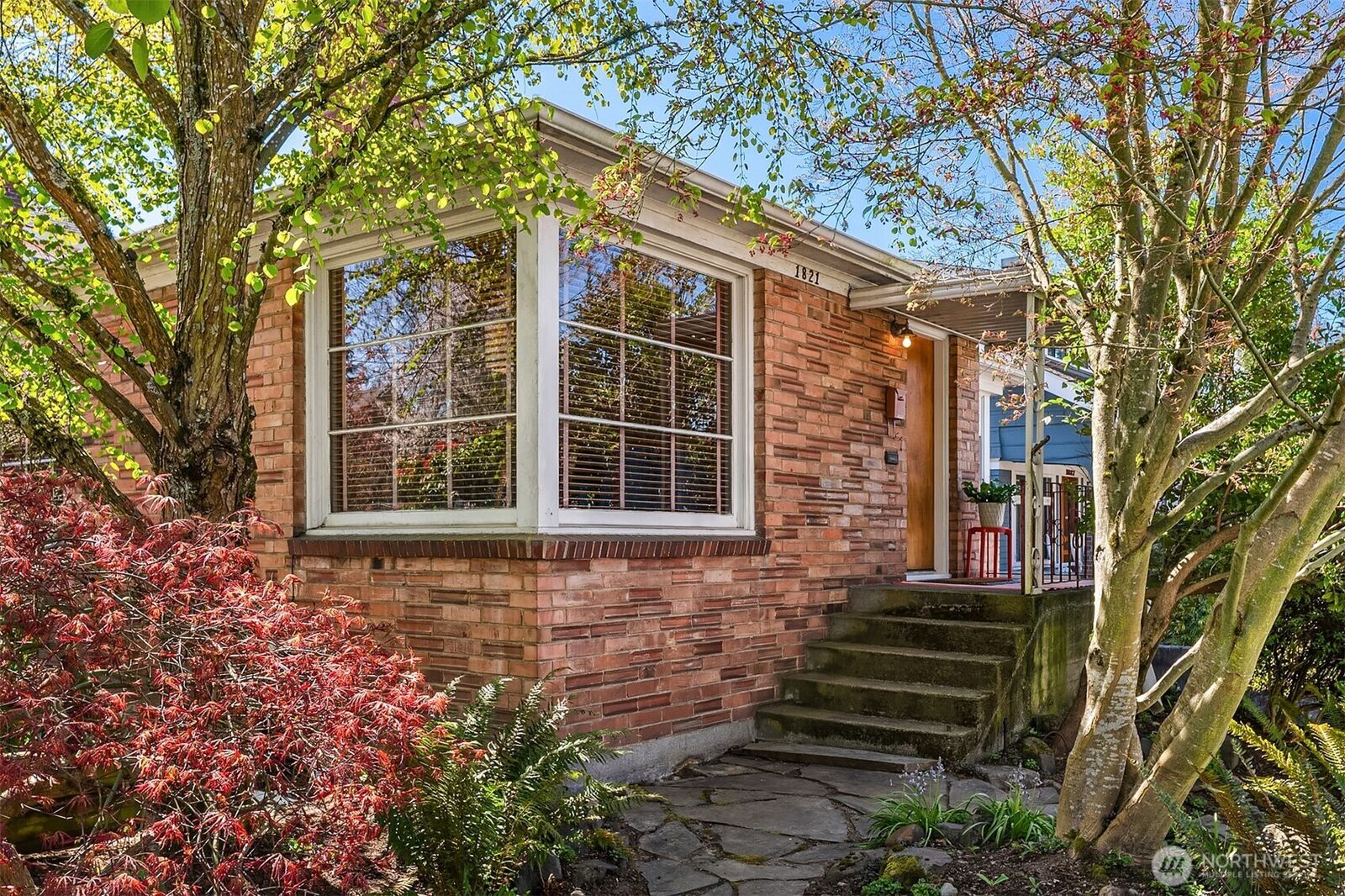 Property Photo:  1821 N 47th Street  WA 98103 
