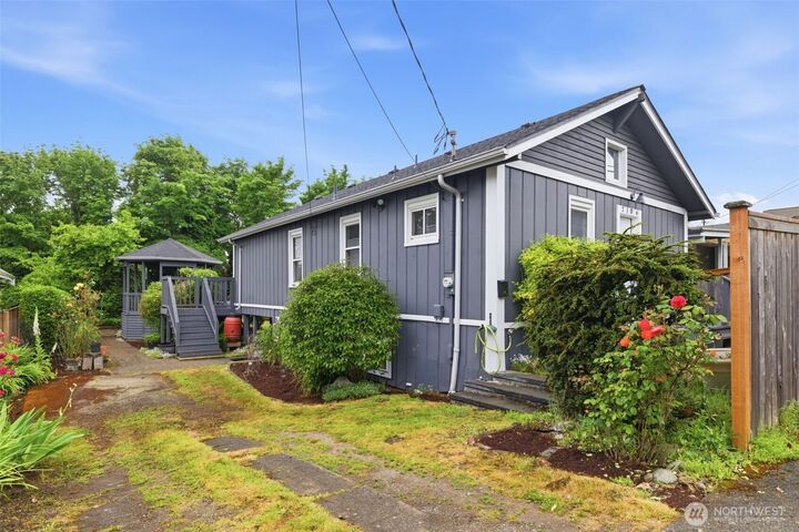 Property Photo:  2106  12th Avenue S  WA 98144 