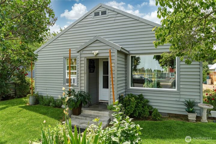 Property Photo:  120 SE 11th Avenue  OR 97862 