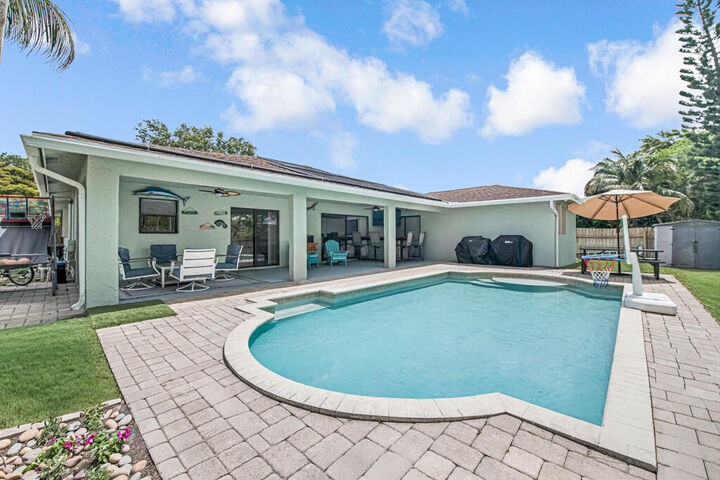 Property Photo:  100 Greenwood Court  FL 33411 