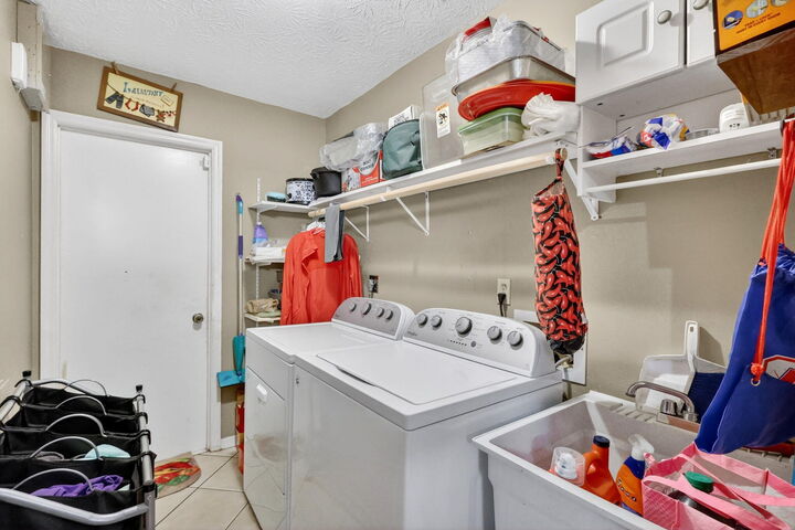 Property Photo:  641 SE Streamlet Avenue  FL 34983 