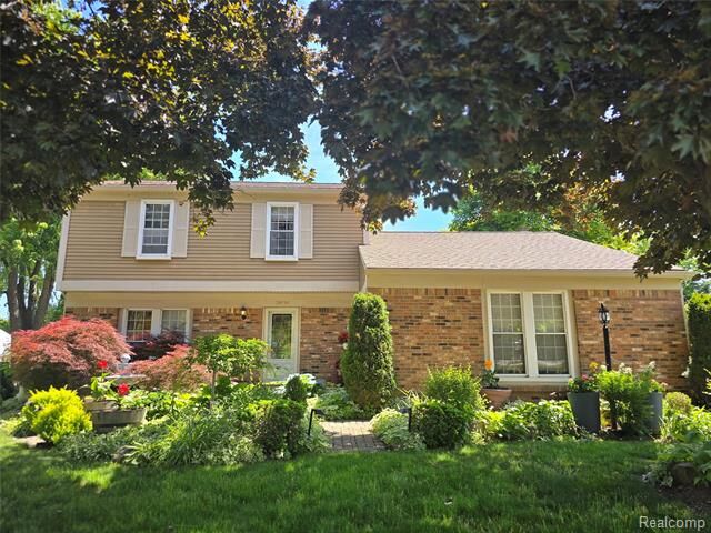 Property Photo:  24658 Christina Lane  MI 48375 
