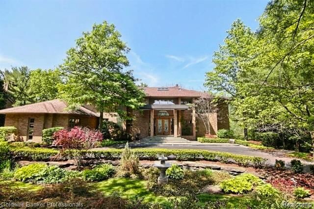 Property Photo:  4692 W Wickford  MI 48302 