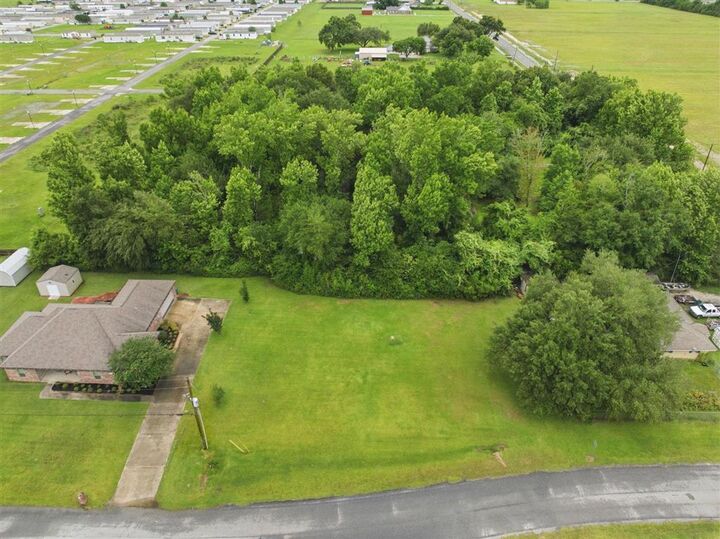 Property Photo: 6840 Silver Lane LA 70607