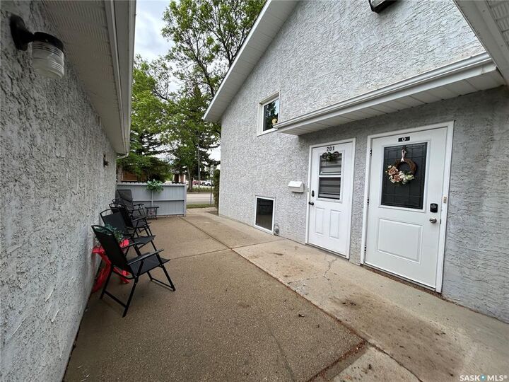 Property Photo:  739 10th Street 202  SK S0K 2A0 