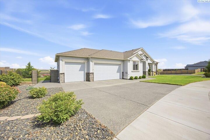 Property Photo:  505 Thebes St.  WA 99353 